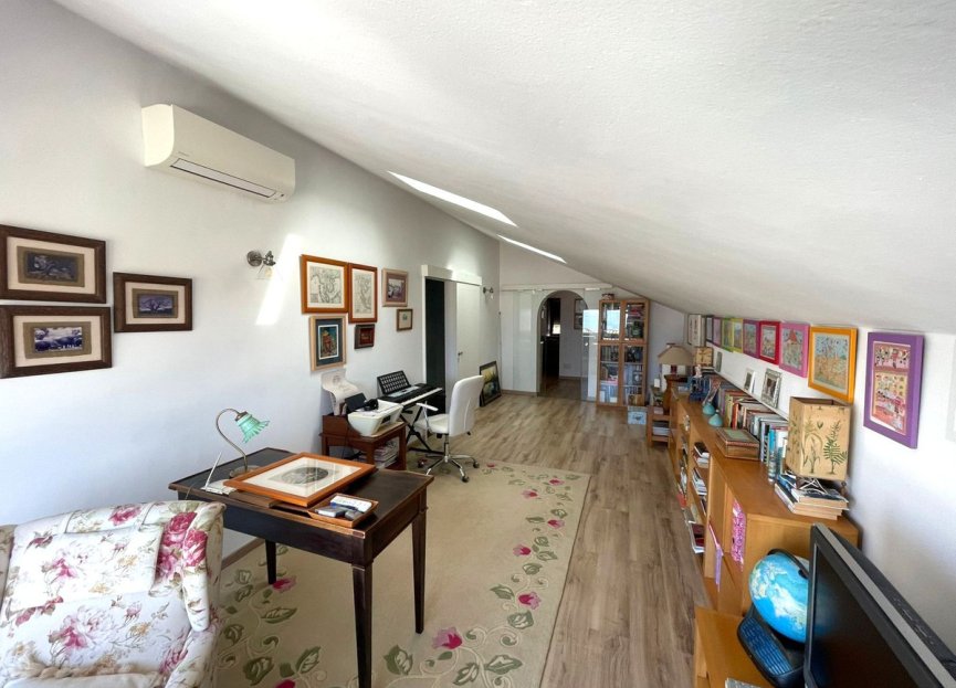 Resale - House - Detached Villa - Estepona - Estepona Centro