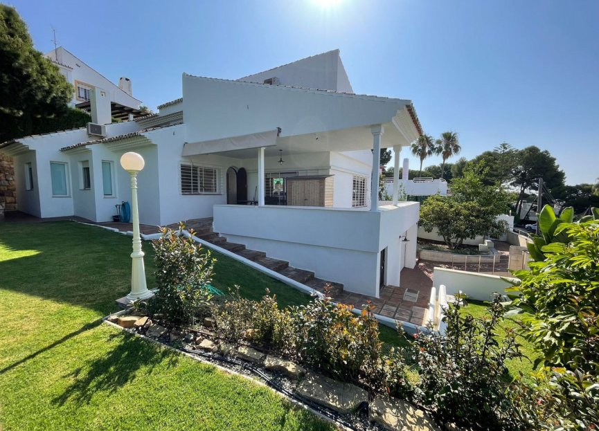 Resale - House - Detached Villa - Estepona - Estepona Centro