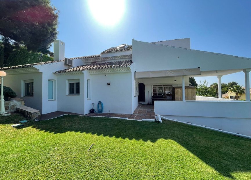 Resale - House - Detached Villa - Estepona - Estepona Centro
