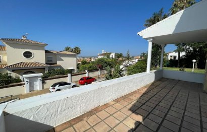 Resale - House - Detached Villa - Estepona - Estepona Centro