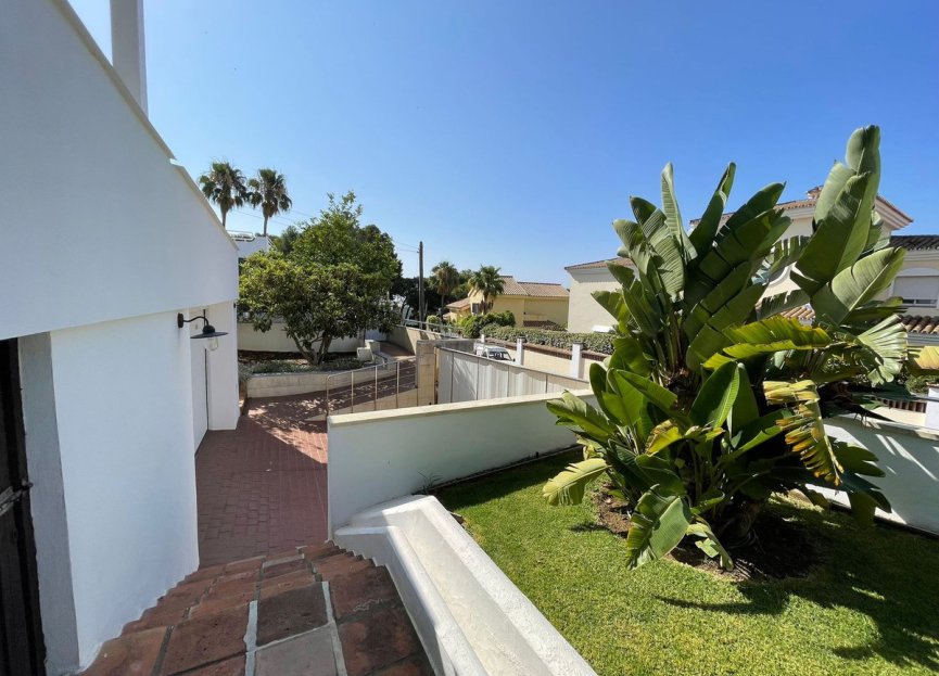 Resale - House - Detached Villa - Estepona - Estepona Centro