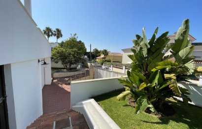 Resale - House - Detached Villa - Estepona - Estepona Centro