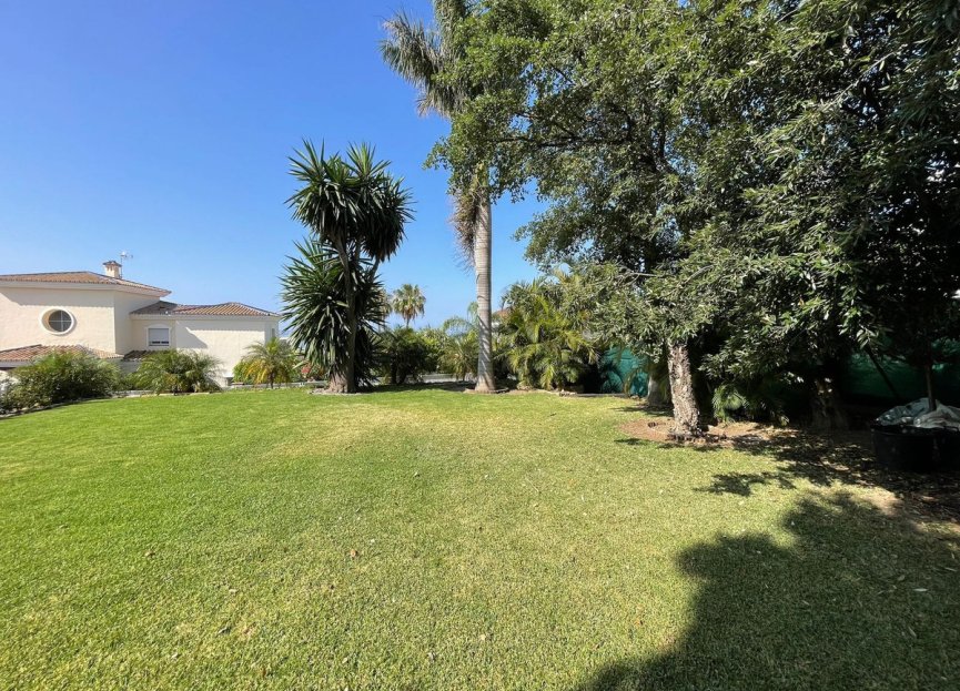 Resale - House - Detached Villa - Estepona - Estepona Centro