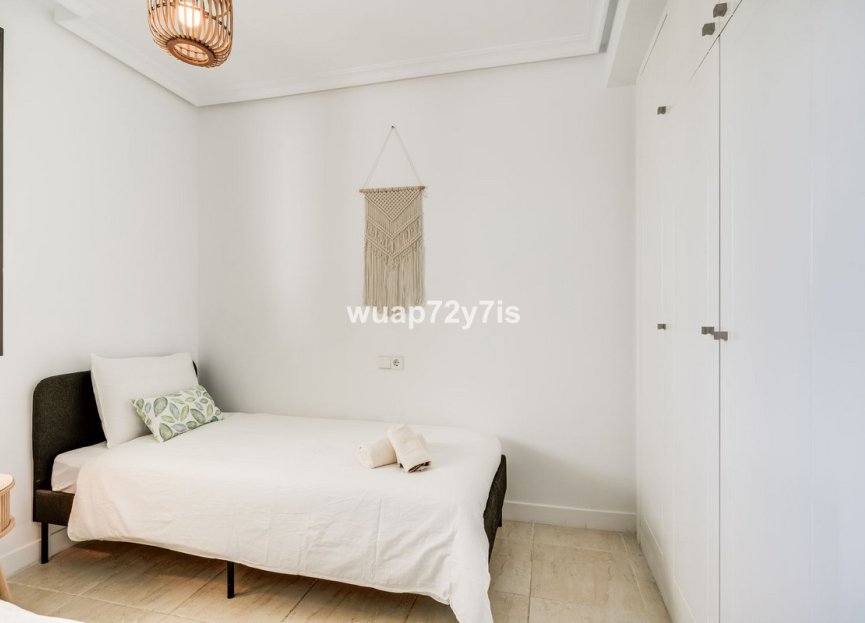 Resale - Apartment - Middle Floor Apartment - Estepona - Selwo