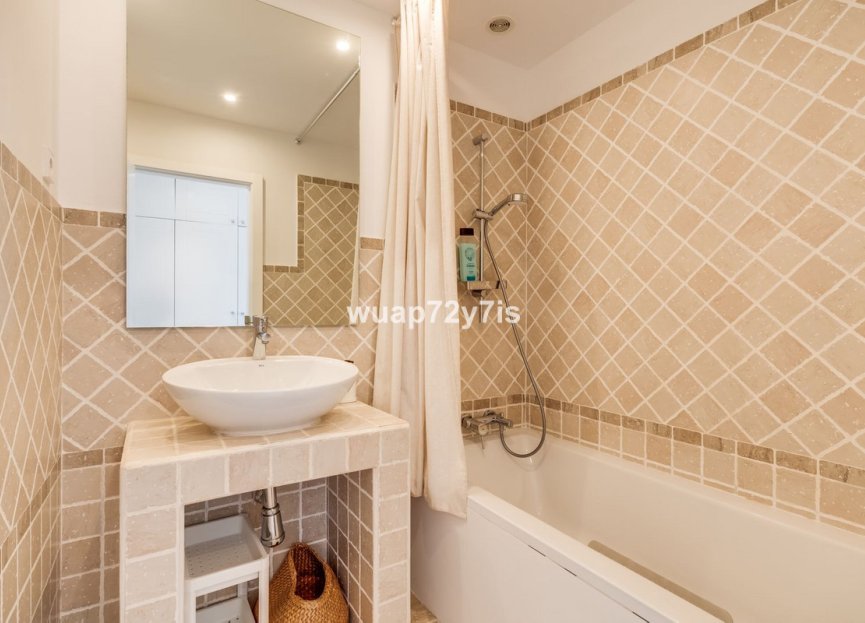 Resale - Apartment - Middle Floor Apartment - Estepona - Selwo