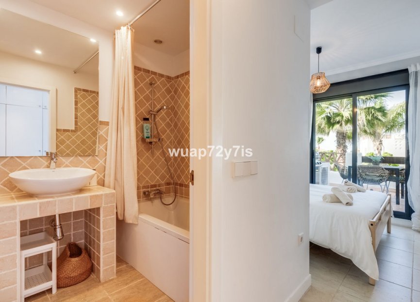 Resale - Apartment - Middle Floor Apartment - Estepona - Selwo