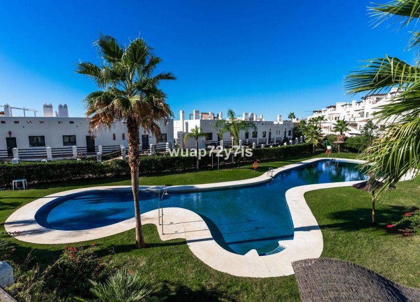 Resale - Apartment - Middle Floor Apartment - Estepona - Selwo