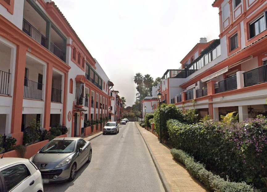 Resale - Ground floor apartment - Estepona - Atalaya