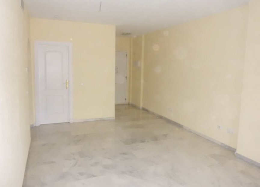 Resale - Ground floor apartment - Estepona - Atalaya