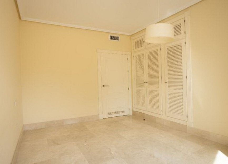 Resale - Ground floor apartment - Estepona - Atalaya