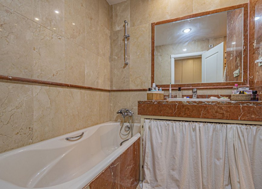 Resale - Ground floor apartment - Estepona - Hacienda del Sol