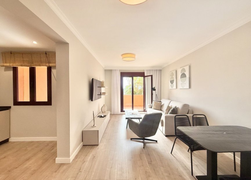 Resale - Apartment - Top Floor Apartment - Benahavís - Benahavís Centro