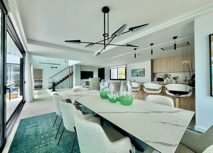 Resale - House - Detached Villa - Estepona - Cancelada