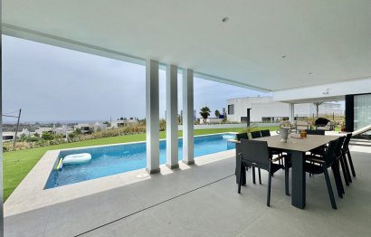 Resale - House - Detached Villa - Estepona - Cancelada