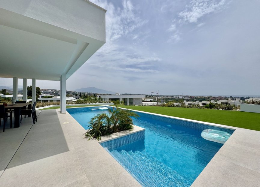 Resale - House - Detached Villa - Estepona - Cancelada