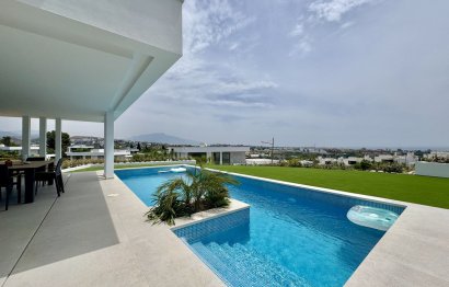 Resale - House - Detached Villa - Estepona - Cancelada