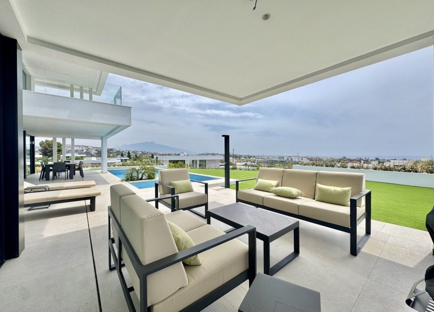 Resale - House - Detached Villa - Estepona - Cancelada