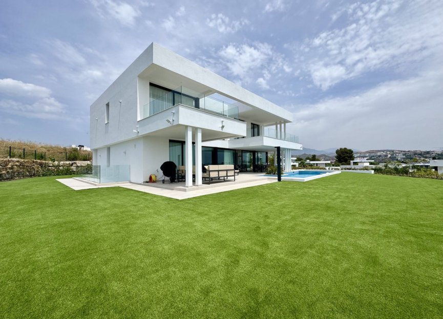 Resale - House - Detached Villa - Estepona - Cancelada