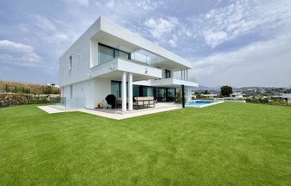 Resale - House - Detached Villa - Estepona - Cancelada