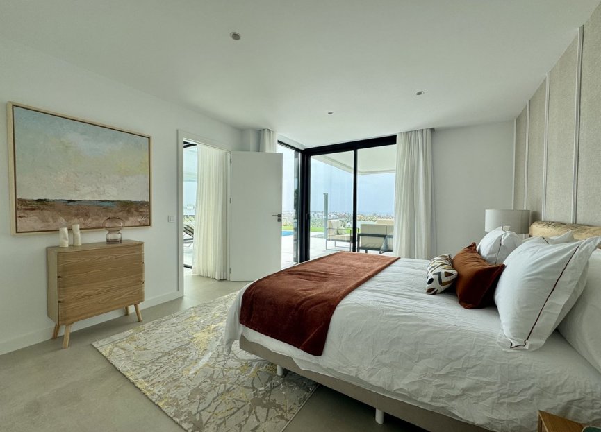 Resale - House - Detached Villa - Estepona - Cancelada