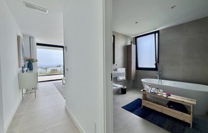 Resale - House - Detached Villa - Estepona - Cancelada