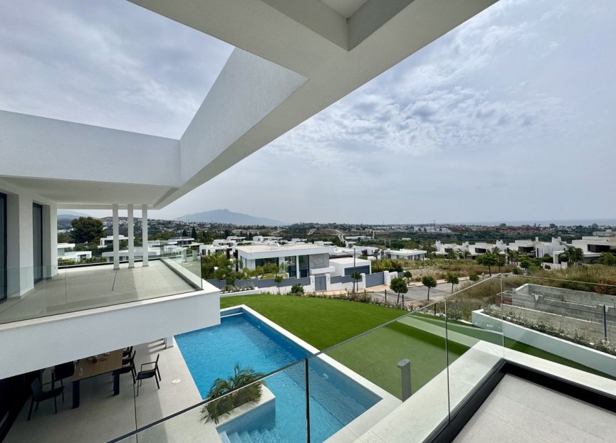 Resale - House - Detached Villa - Estepona - Cancelada