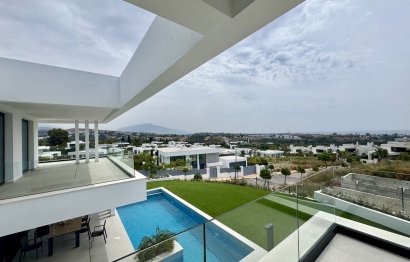 Resale - House - Detached Villa - Estepona - Cancelada