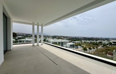 Resale - House - Detached Villa - Estepona - Cancelada