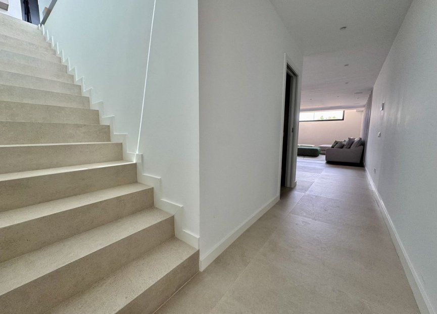 Resale - House - Detached Villa - Estepona - Cancelada