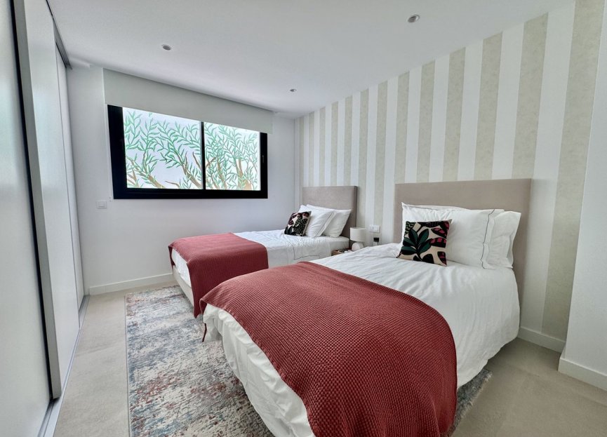 Resale - House - Detached Villa - Estepona - Cancelada