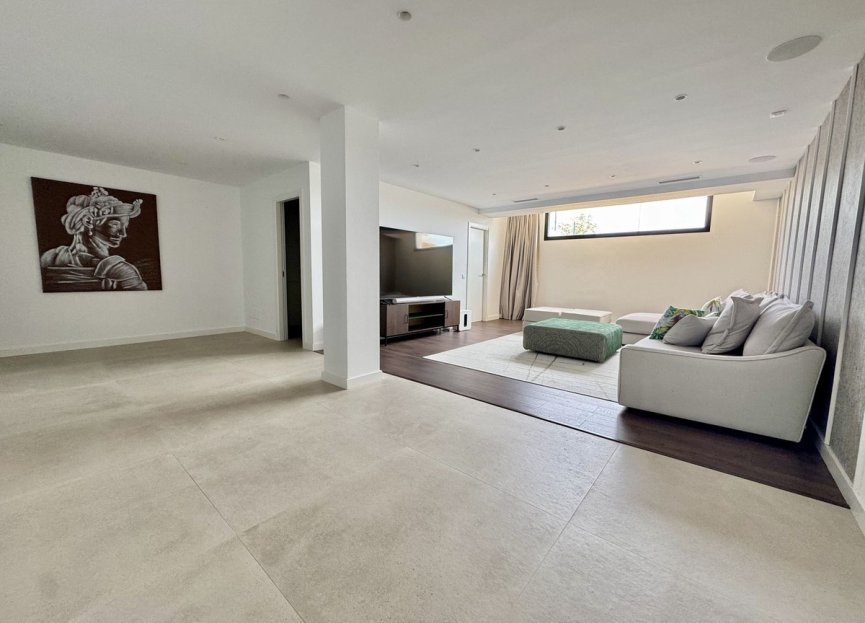 Resale - House - Detached Villa - Estepona - Cancelada