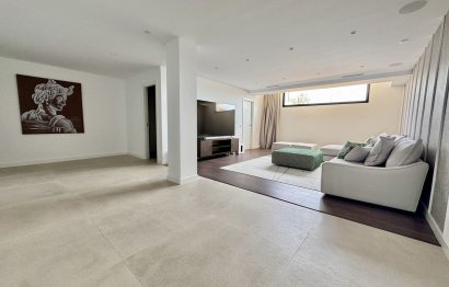 Resale - House - Detached Villa - Estepona - Cancelada