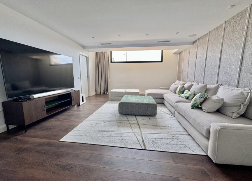 Resale - House - Detached Villa - Estepona - Cancelada