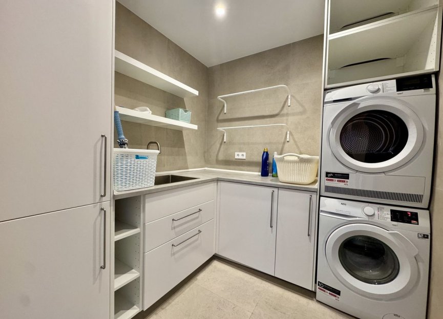 Resale - House - Detached Villa - Estepona - Cancelada