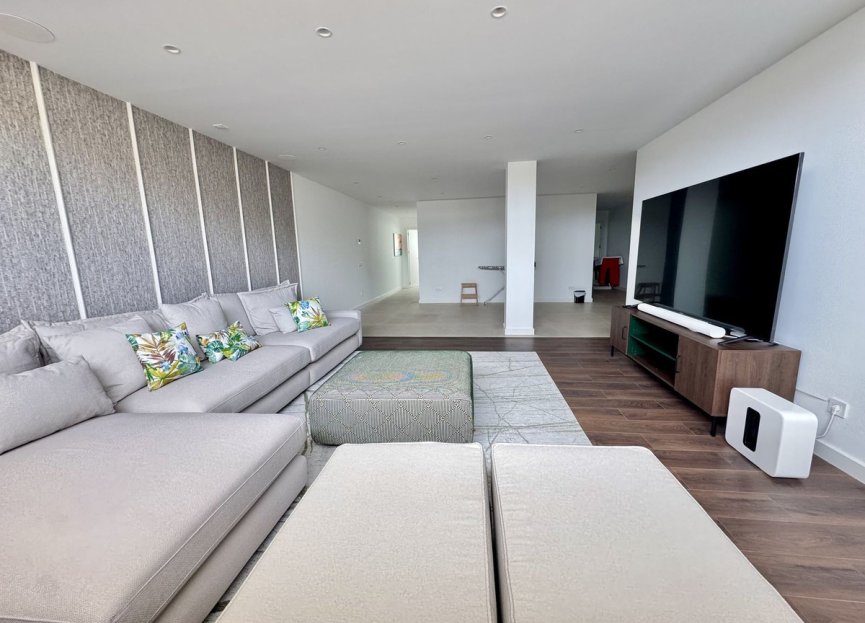 Resale - House - Detached Villa - Estepona - Cancelada