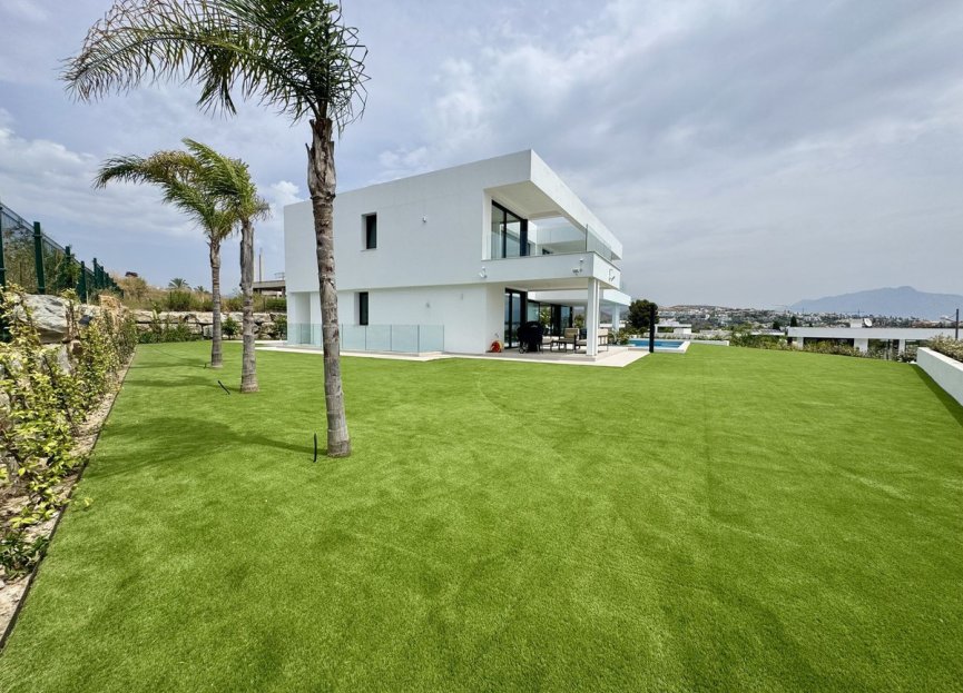 Resale - House - Detached Villa - Estepona - Cancelada