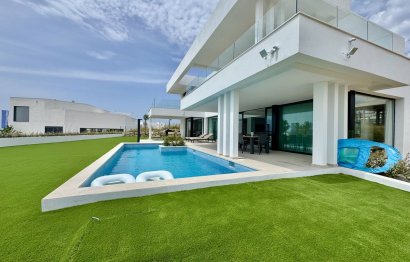 Resale - House - Detached Villa - Estepona - Cancelada