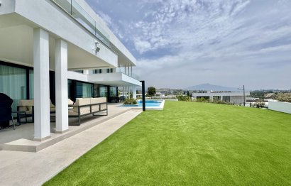 Resale - House - Detached Villa - Estepona - Cancelada