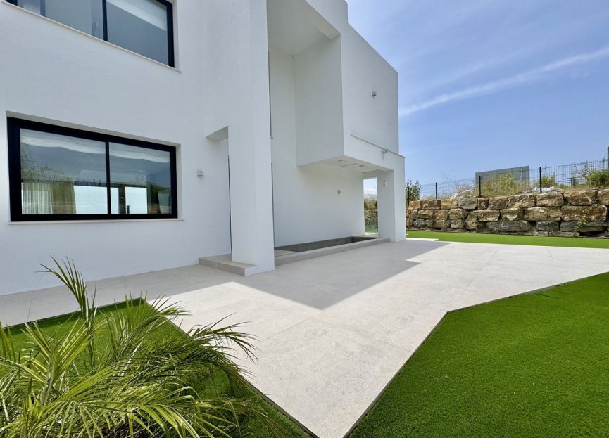 Resale - House - Detached Villa - Estepona - Cancelada