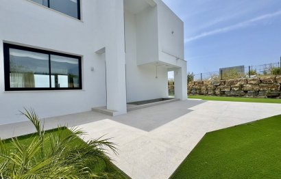 Resale - House - Detached Villa - Estepona - Cancelada