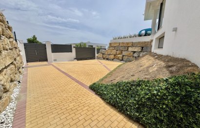 Resale - House - Detached Villa - Estepona - Cancelada