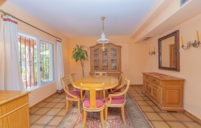 Resale - House - Detached Villa - Marbella - Marbella Centro