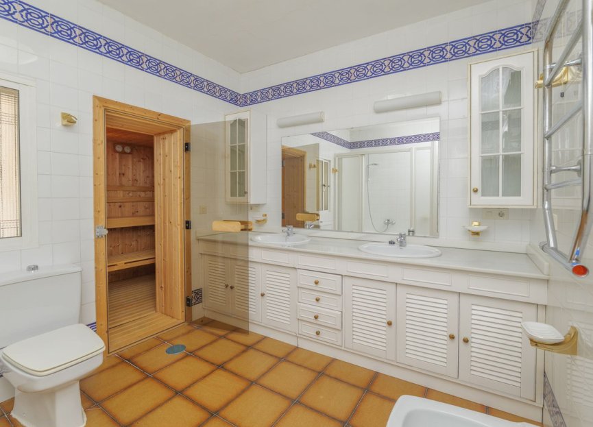 Resale - House - Detached Villa - Marbella - Marbella Centro