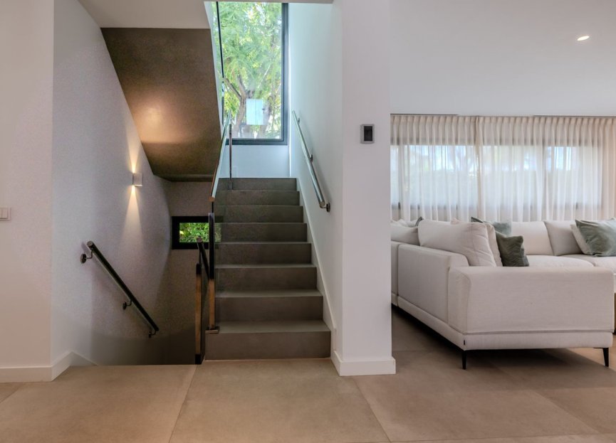 Resale - House - Detached Villa - Marbella - Puerto Banús