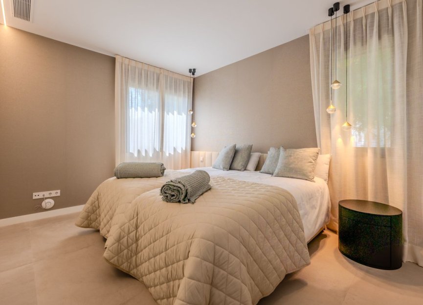 Resale - House - Detached Villa - Marbella - Puerto Banús