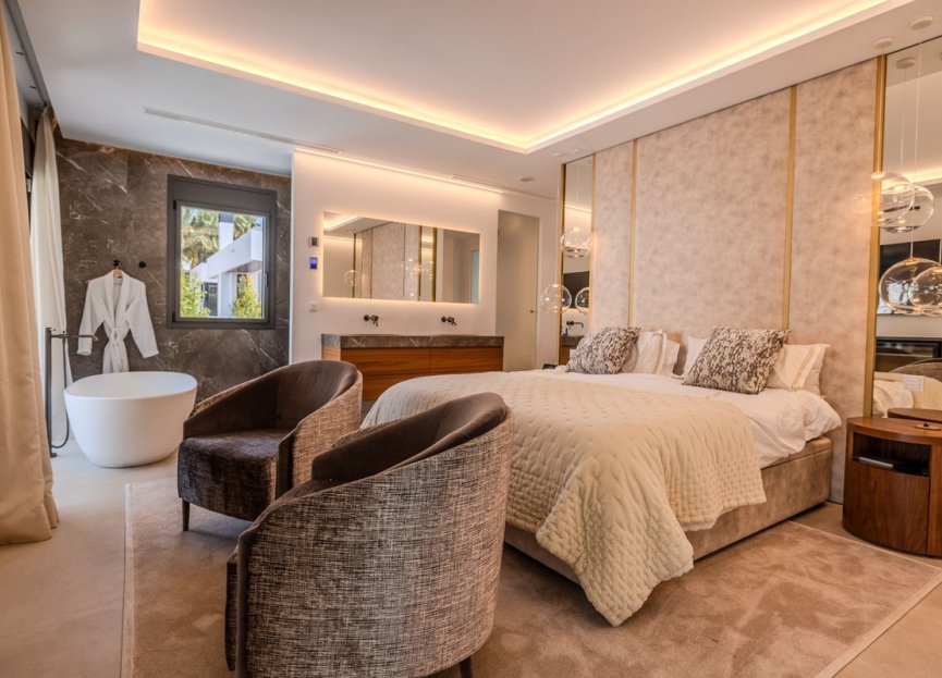 Resale - House - Detached Villa - Marbella - Puerto Banús