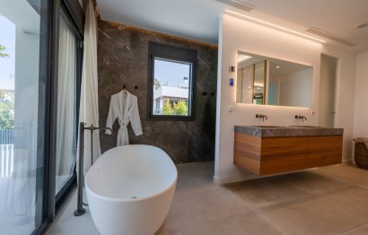 Resale - House - Detached Villa - Marbella - Puerto Banús