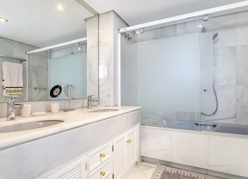 Resale - Apartment - Penthouse - Marbella - Puerto Banús