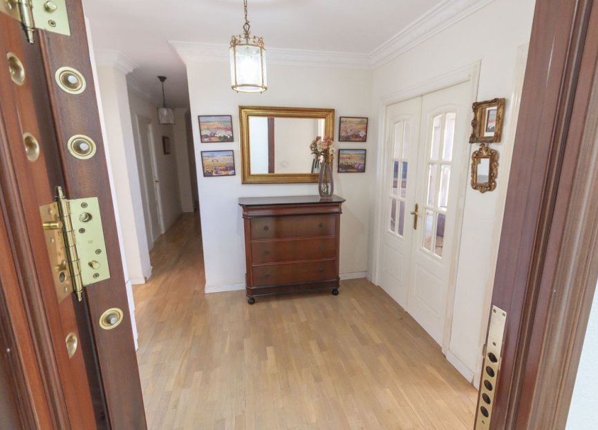 Resale - Apartment - Top Floor Apartment - Estepona - Estepona Centro