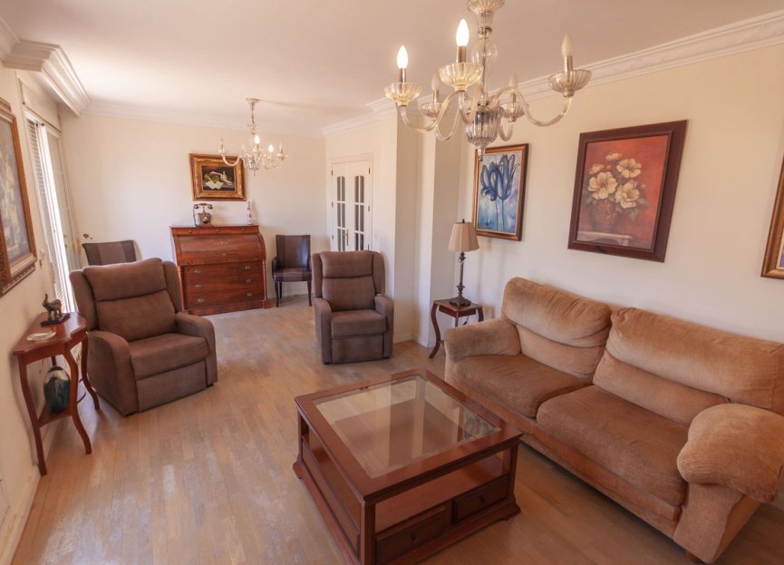 Resale - Apartment - Top Floor Apartment - Estepona - Estepona Centro